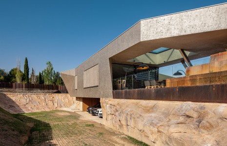 Casa Aragón, Huesca: geometría vanguardista